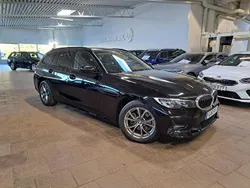 Svart Begagnad 2021 BMW 320 Sport Line Kombi | 268 000 kr (Bra pris)