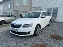 Vit Begagnad 2014 Skoda Octavia Elegance Kombi | 105 000 kr (Marknadspris)