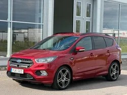 Röd Begagnad 2017 Ford Kuga ST-Line SUV | 149 800 kr (Marknadspris)