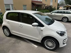 Vit Begagnad 2016 VW up! high up! Halvkombi | 83 500 kr (Marknadspris)