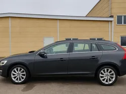 Grå Begagnad 2014 Volvo V60 Momentum Kombi | 125 000 kr (Marknadspris)