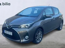 Grå Begagnad 2017 Toyota Yaris Edition Halvkombi | 139 900 kr (Marknadspris)