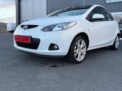 Vit Begagnad 2010 Mazda 2 Halvkombi | 49 900 kr (Marknadspris)