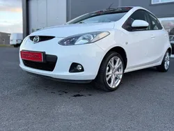 Vit Begagnad 2010 Mazda 2 Halvkombi | 49 900 kr (Marknadspris)