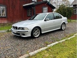 Grå Begagnad 2000 BMW 523 M Sport Sedan | 35 000 kr