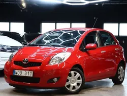 Röd Begagnad 2010 Toyota Yaris Halvkombi | 79 900 kr (Lite dyr)