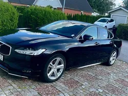 Svart Begagnad 2018 Volvo S90 Momentum Sedan | 249 000 kr (Marknadspris)