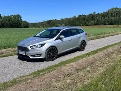 Grå Begagnad 2015 Ford Focus Titanium Kombi | 57 000 kr (Marknadspris)