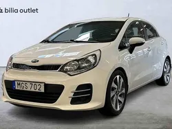 Vit Begagnad 2016 Kia Rio Halvkombi | 79 900 kr