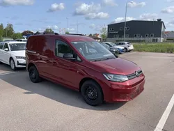 Röd (fortanaröd metallic) Ny 2025 VW Caddy Minibuss | 449 750 kr (Lite dyr)