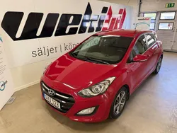 Röd Begagnad 2015 Hyundai i30 Comfort Halvkombi | 94 500 kr (Marknadspris)