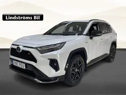 Vit Begagnad 2024 Toyota RAV4 Hybrid Sport SUV | 579 900 kr (Marknadspris)