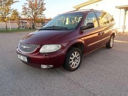 Mörkröd Begagnad 2002 Chrysler Grand Voyager Minibuss | 12 900 kr (Marknadspris)