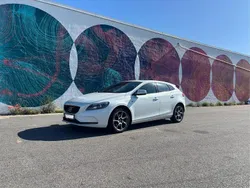 Vit Begagnad 2016 Volvo V40 Momentum Kombi | 109 000 kr (Dyr)