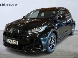Svart Begagnad 2020 Toyota Yaris Hybrid Active Halvkombi | 184 900 kr (Marknadspris)