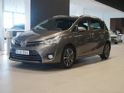 Mörkgrå Begagnad 2016 Toyota Verso Active Minibuss | 149 800 kr (Marknadspris)