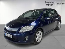 Mörkblå Begagnad 2011 Toyota Auris Hybrid Premium Halvkombi | 109 200 kr