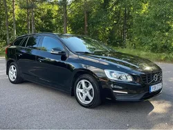 Svart Begagnad 2018 Volvo V60 Kinetic Kombi | 179 000 kr (Marknadspris)