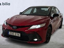 Röd Begagnad 2021 Toyota Camry Hybrid Executive Sedan | 339 900 kr (Marknadspris)