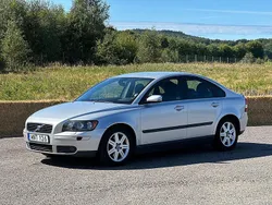 Ljusgrå (grå) Begagnad 2005 Volvo S40 Kinetic Sedan | 24 900 kr (Lite dyr)
