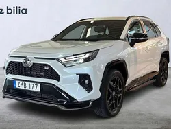 Vit Begagnad 2024 Toyota RAV4 Hybrid Sport SUV | 589 900 kr (Lite dyr)