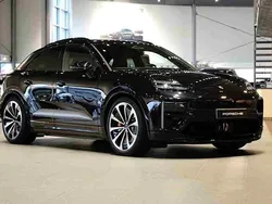 Svart Ny 2024 Porsche Macan Turbo SUV | 1 219 000 kr (Superpris)