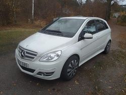 Vit Begagnad 2011 Mercedes B180 Minibuss | 49 000 kr (Bra pris)