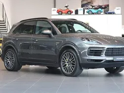 Grå Begagnad 2019 Porsche Cayenne SUV | 669 000 kr (Bra pris)