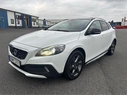 Vit Begagnad 2014 Volvo V40 CC Summum Kombi | 95 000 kr (Marknadspris)