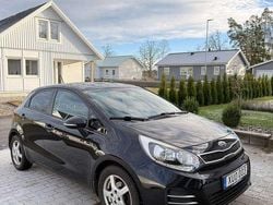 Svart Begagnad 2015 Kia Rio Halvkombi | 75 000 kr (Bra pris)