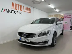 Vit Begagnad 2014 Volvo S60 Momentum Sedan | 124 900 kr (Marknadspris)