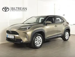Grön (bronze metallic) Begagnad 2022 Toyota Yaris Cross Active SUV | 259 600 kr (Marknadspris)