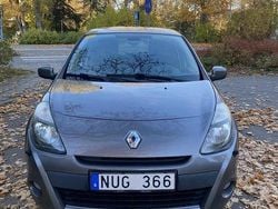 Grå Begagnad 2012 Renault Clio R.S. Halvkombi | 35 500 kr (Marknadspris)