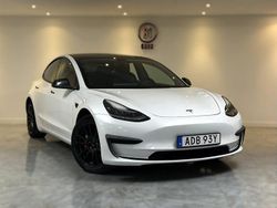Vit Begagnad 2020 Tesla Model 3 Standard Range Plus Sedan | 199 900 kr (Superpris)