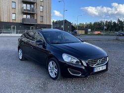 Svart Begagnad 2013 Volvo V60 Momentum Kombi | 110 000 kr (Marknadspris)