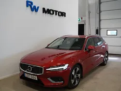 Röd Begagnad 2018 Volvo V60 Kombi | 268 900 kr (Marknadspris)