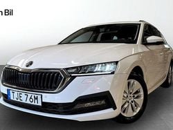 Vit (candy white) Begagnad 2022 Skoda Octavia Ambition Kombi | 256 900 kr (Marknadspris)
