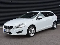 Vit Begagnad 2011 Volvo V60 Summum Kombi | 84 900 kr (Marknadspris)