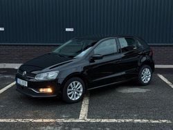 Svart Begagnad 2016 VW Polo Halvkombi | 84 900 kr (Marknadspris)