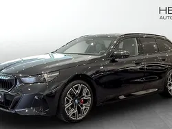 Svart (black) Begagnad 2025 BMW 530e M Sport Kombi | 724 700 kr (Marknadspris)