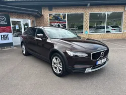 Mörkbrun (brun metallic) Begagnad 2017 Volvo V90 CC Kinetic Kombi | 198 500 kr (Dyr)