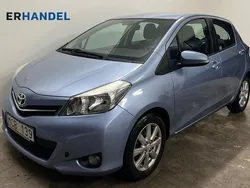 Ljusblå (blå) Begagnad 2011 Toyota Yaris Active Halvkombi | 72 900 kr (Marknadspris)