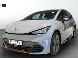 Ljusgrå Begagnad 2024 Cupra Born Halvkombi | 309 900 kr (Marknadspris)