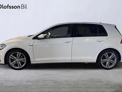 Vit Begagnad 2018 VW Golf VII Highline Halvkombi | 164 900 kr (Bra pris)