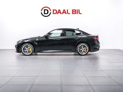 Svart Begagnad 2017 Alfa Romeo Giulia Quadrifoglio Sedan | 579 700 kr (Marknadspris)