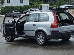 Silver Begagnad 2006 Volvo XC90 Momentum SUV | 69 000 kr (Dyr)