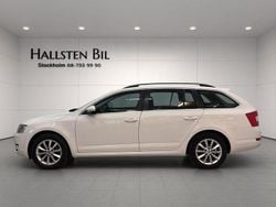 Vit Begagnad 2016 Skoda Octavia Ambition Kombi | 109 500 kr (Bra pris)
