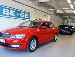 Röd Begagnad 2016 Skoda Octavia Ambition Halvkombi | 109 900 kr