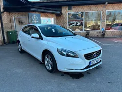 Vit Begagnad 2015 Volvo V40 Kinetic Kombi | 114 500 kr (Marknadspris)