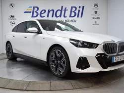 Vit Begagnad 2024 BMW i5 M Sport Sedan | 699 500 kr